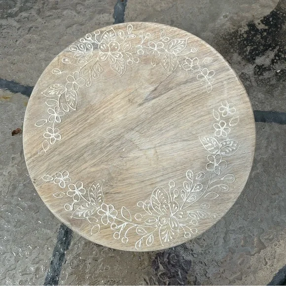 Elegant Wooden Decorative Plate - Picture 8 of 9